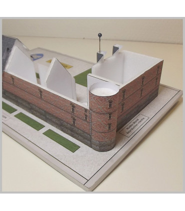 Maquette du Château de Gien (45). Montage murs.