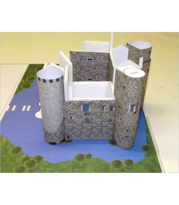 Maquette du Château de Saint-Mesmin (79380). Collage des murs et toits.