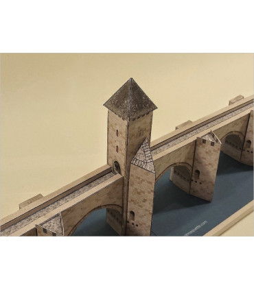 Maquette du Pont Médiéval de Valentré à Cahors (46). Assemblage tours.