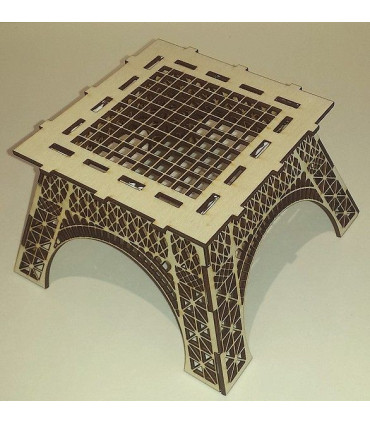Maquette Tour Eiffel (75). Montage 1er étage.