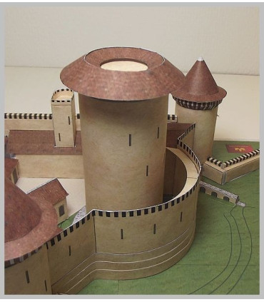 Maquette de Coucy le Château (02). Mise en place du donjon.