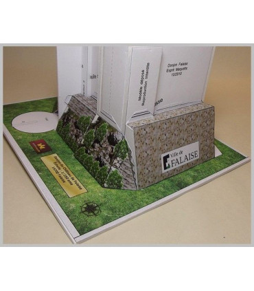 Maquette du Donjon du Château de Falaise (14). Collage des murs.