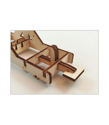 Maquette de Catapulte Médiévale à Roues en Bois. Préparation blocage.