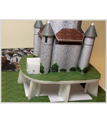 Maquette de la Tour César de Provins (77). Collage des pièces.