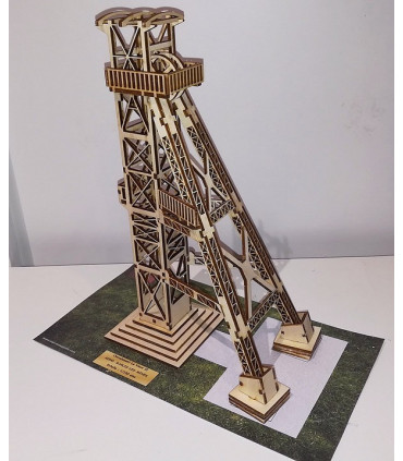 Maquette d'un Chevalement de Mine. Vue côté droit.