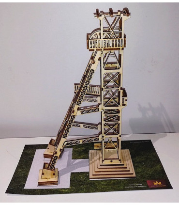 Maquette d'un Chevalement de Mine. Vue côté gauche.
