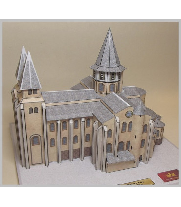 Maquette de l'Abbatiale Sainte Foy à Conques (12) - Vue de côté